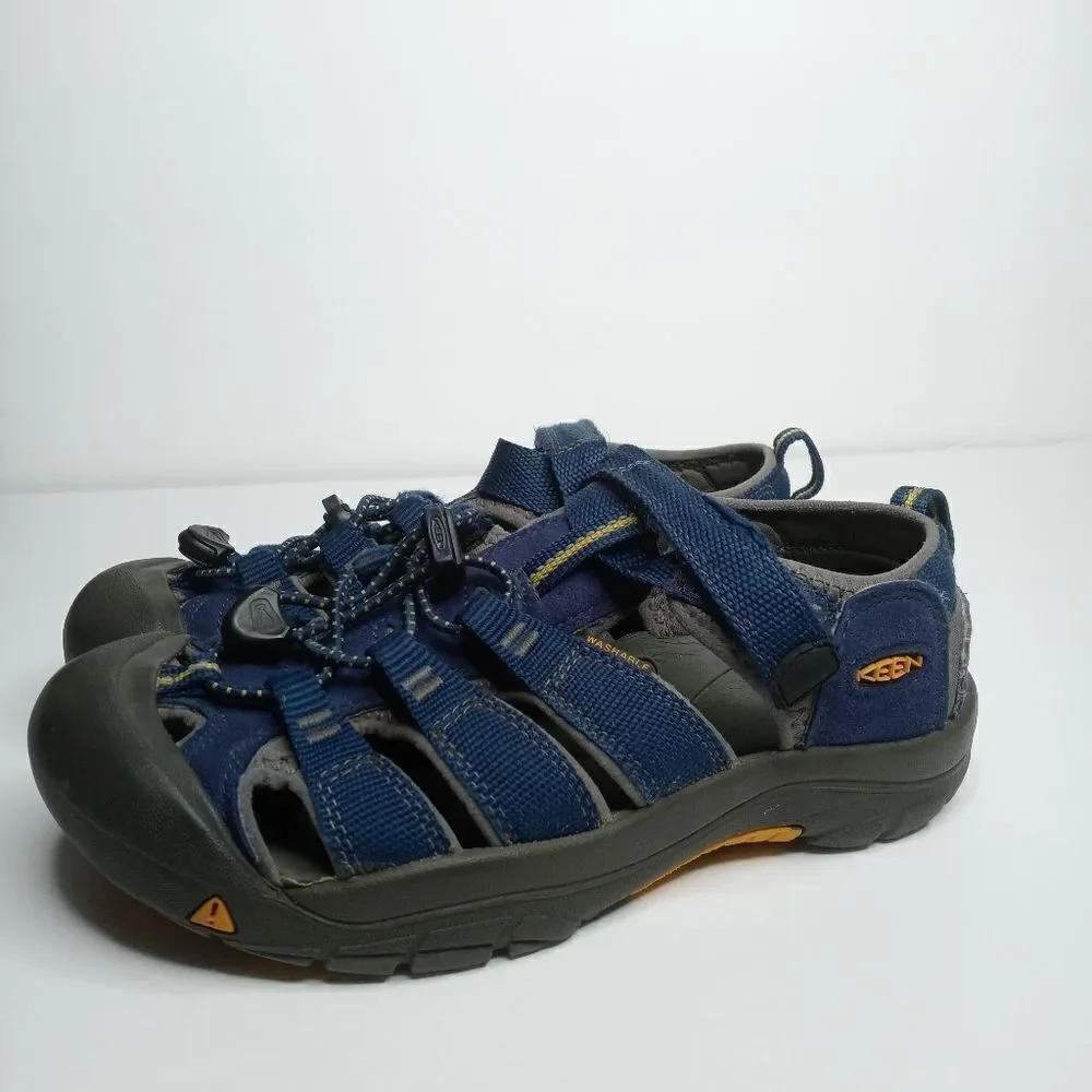 Keen sandals boy size 4